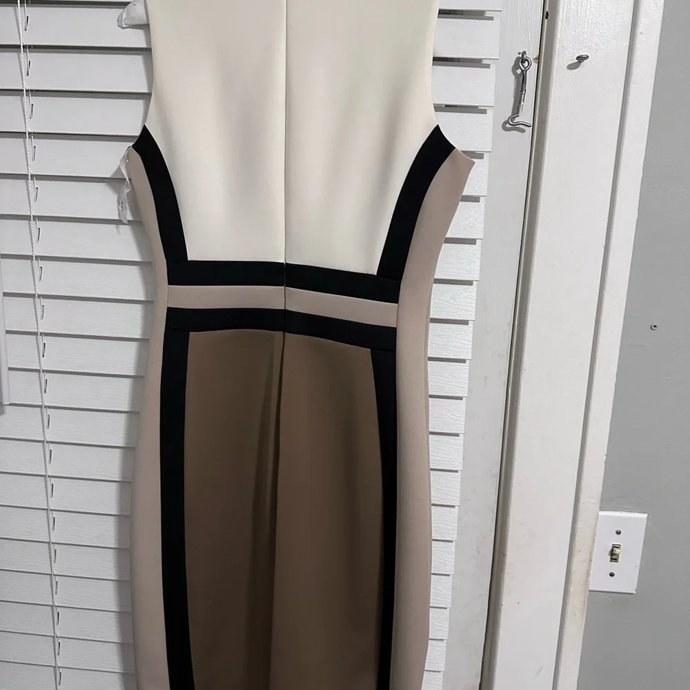 Calvin Klein Cream and Black Sheath Dress Cap Sleeve Crew Neck Midi - Picture 2 of 3
